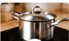 Casserole sur une plaque de cuisson